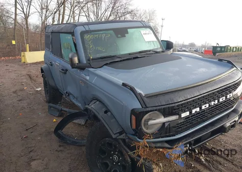 2023 Ford Bronco Wildtrak z USA, uszkodzony, nr VIN 1FMEE5DP6PLB86742